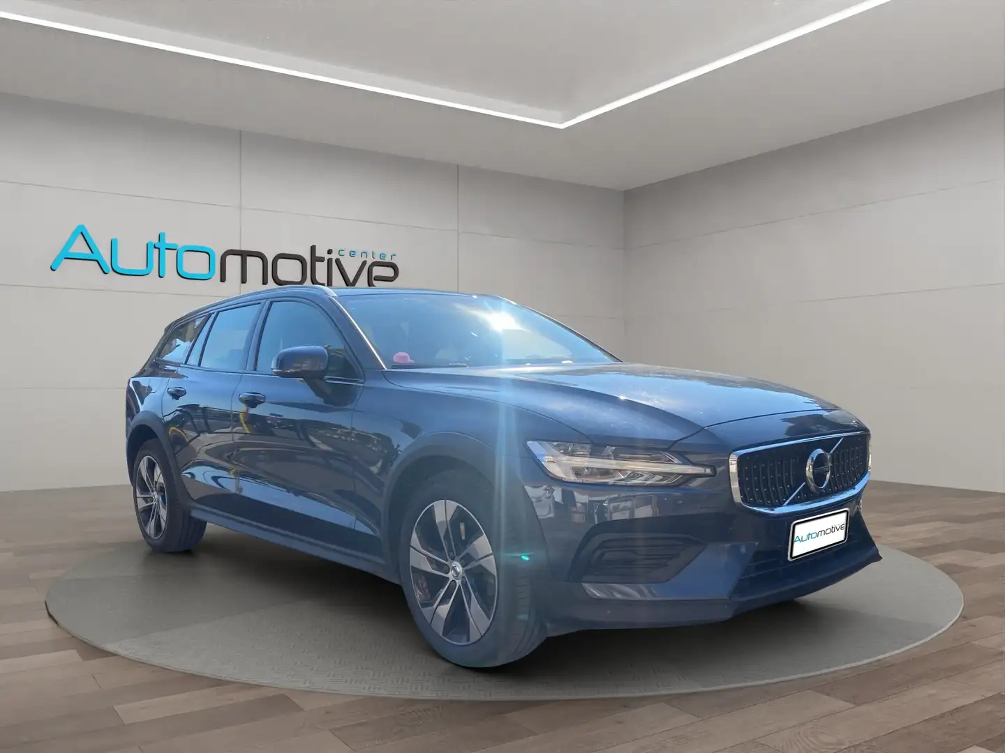 Volvo V60 Cross Country V60 II 2019 Cross Country 2.0 b4 Pro Line awd auto Blu/Azzurro - 2