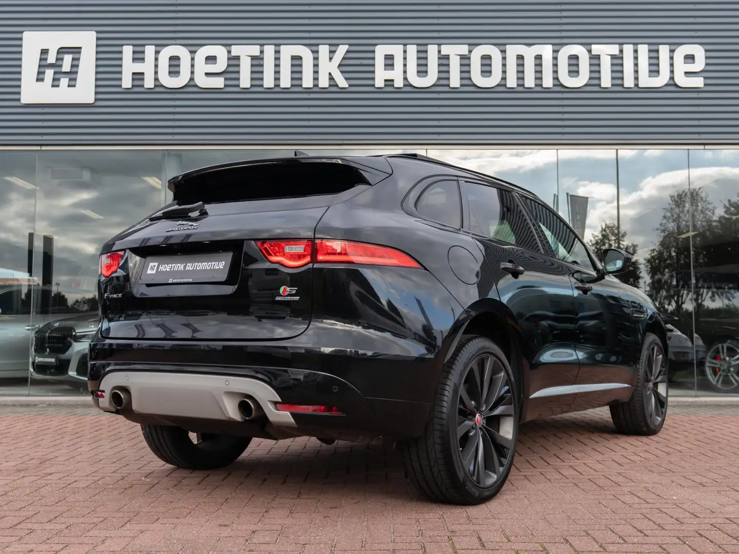 Jaguar F-Pace 3.0 S First Edition AWD | Pano | Meridian | Memory Zwart - 2