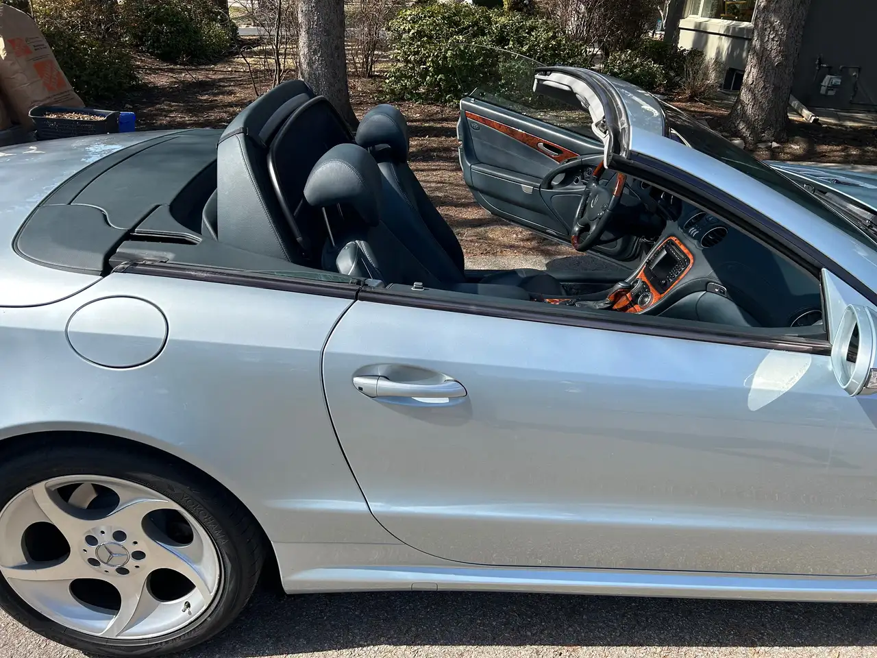 Mercedes-Benz SL снимка Mercedes-Benz SL