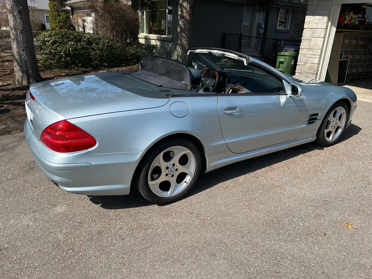 Mercedes-Benz SL снимка Mercedes-Benz SL