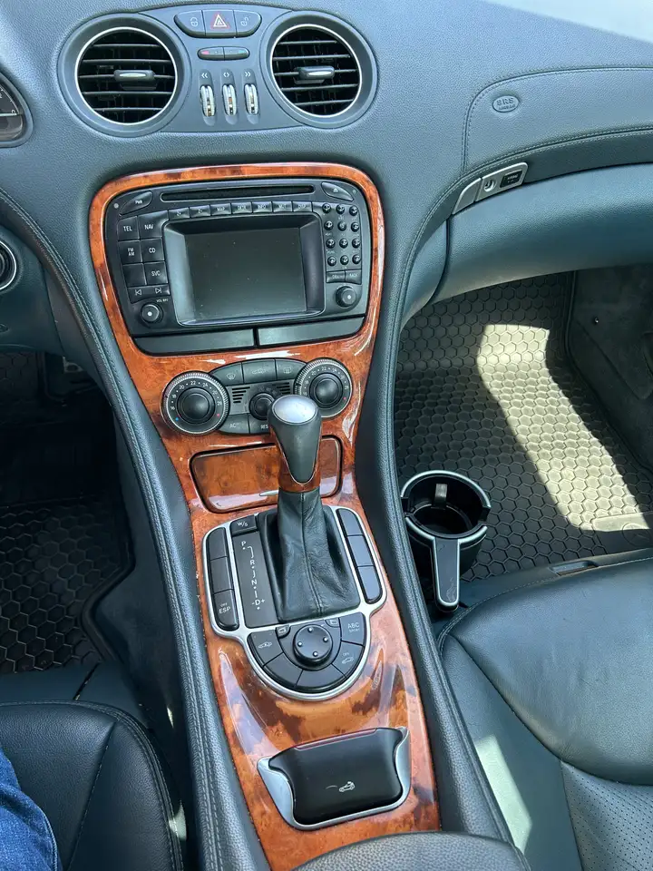 Mercedes-Benz SL снимка Mercedes-Benz SL