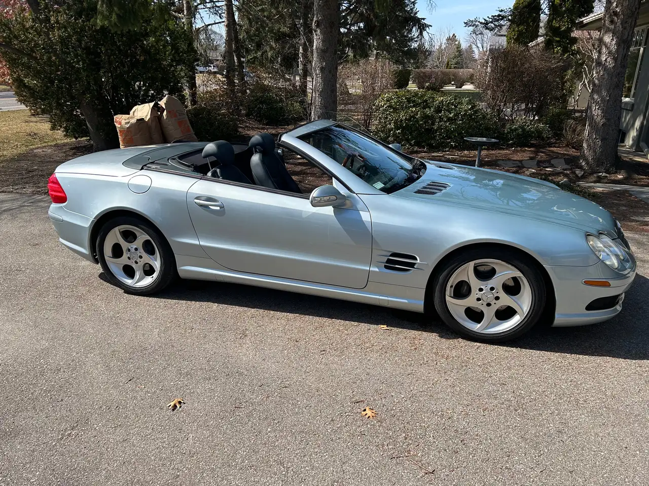Mercedes-Benz SL снимка Mercedes-Benz SL