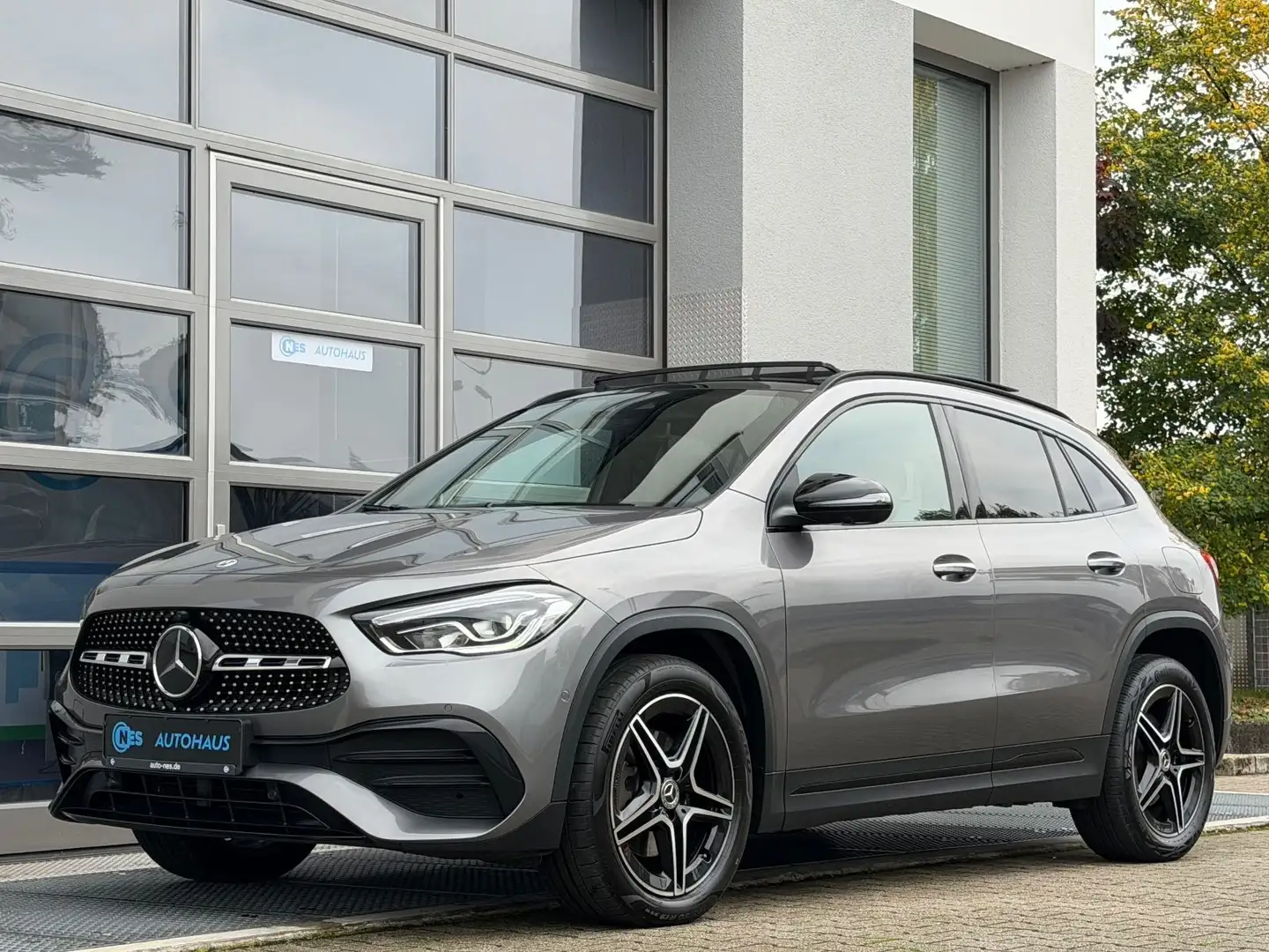Mercedes-Benz GLA 250 e ACC*3x AMG*PANO*360*KEY*BELÜFTUNG*19' Gris - 1