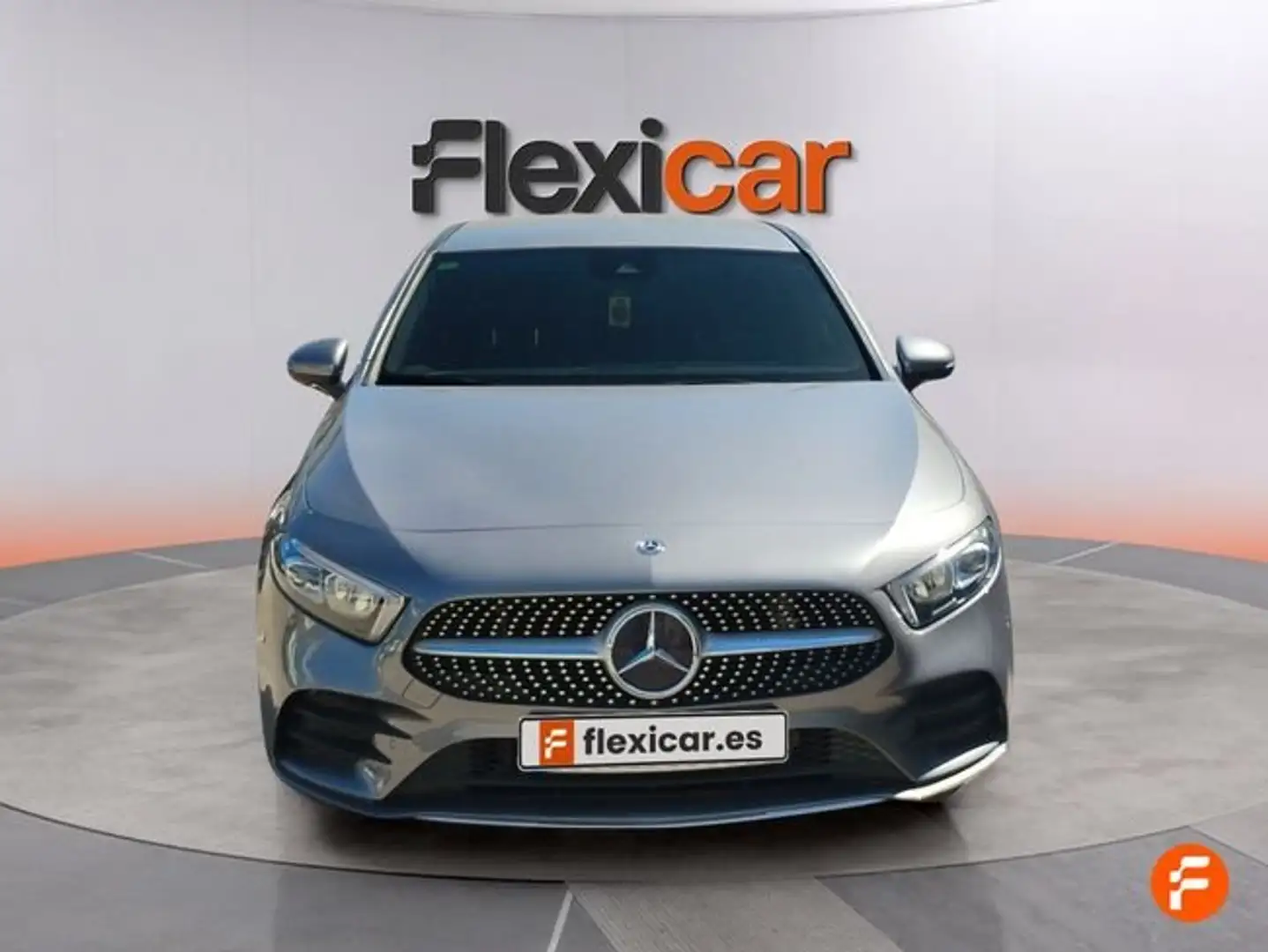 Mercedes-Benz A 180 Sedán Gris - 2