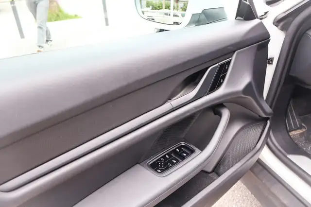 Porsche Taycan view 14