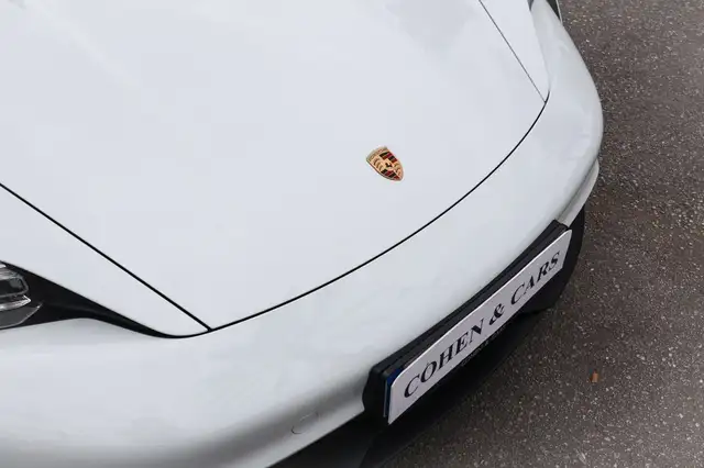 Porsche Taycan view 11