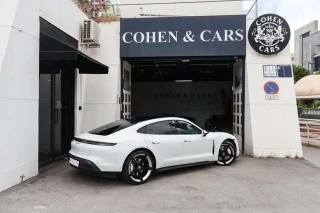 Porsche Taycan view 8
