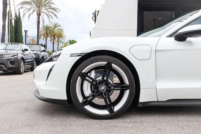Porsche Taycan view 9