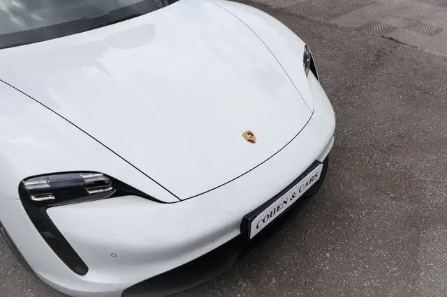 Porsche Taycan view 10
