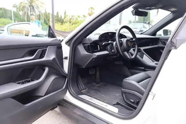 Porsche Taycan view 13