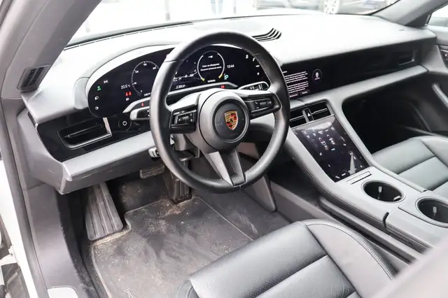 Porsche Taycan view 15