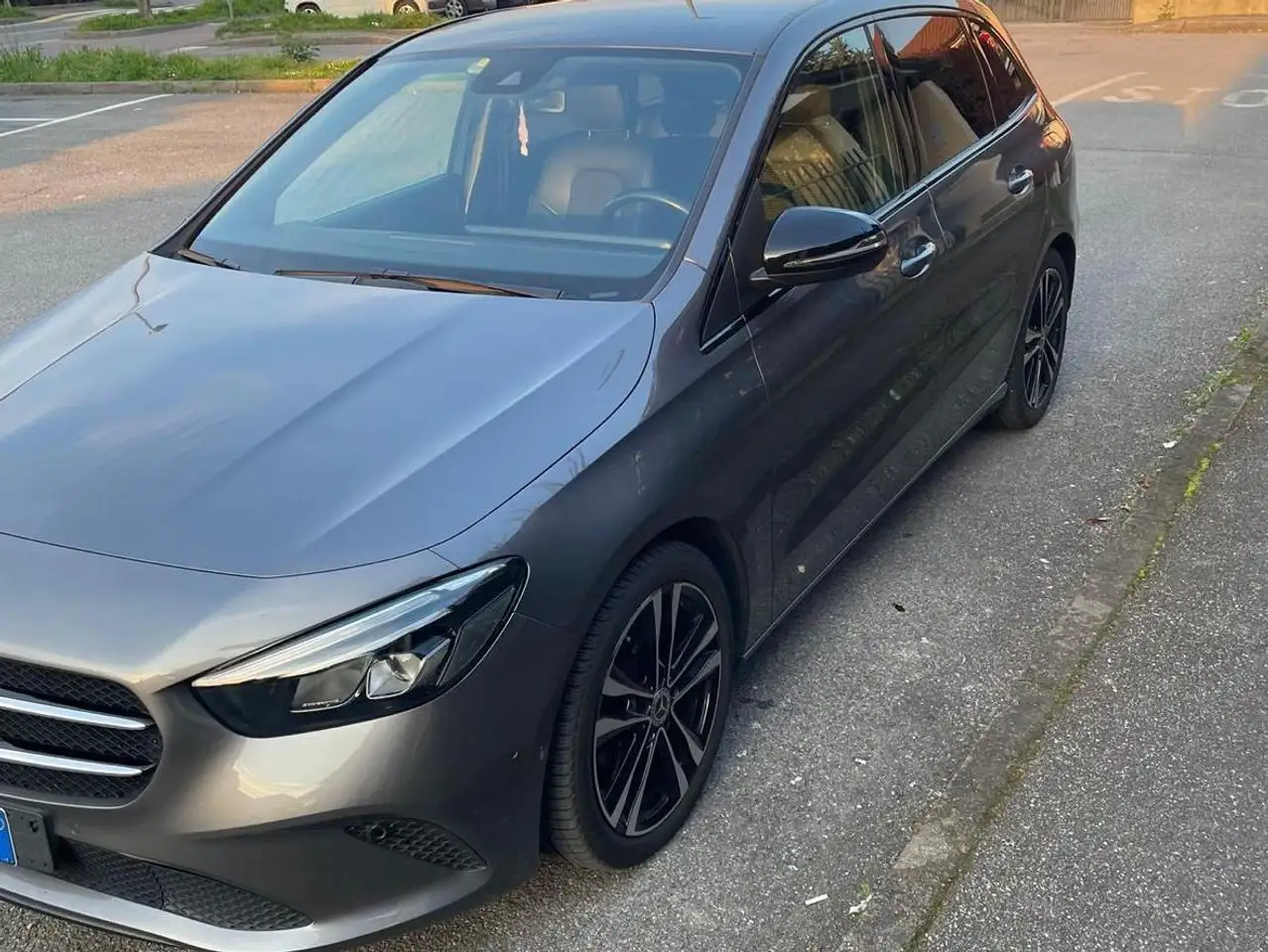 Mercedes-Benz B 180
