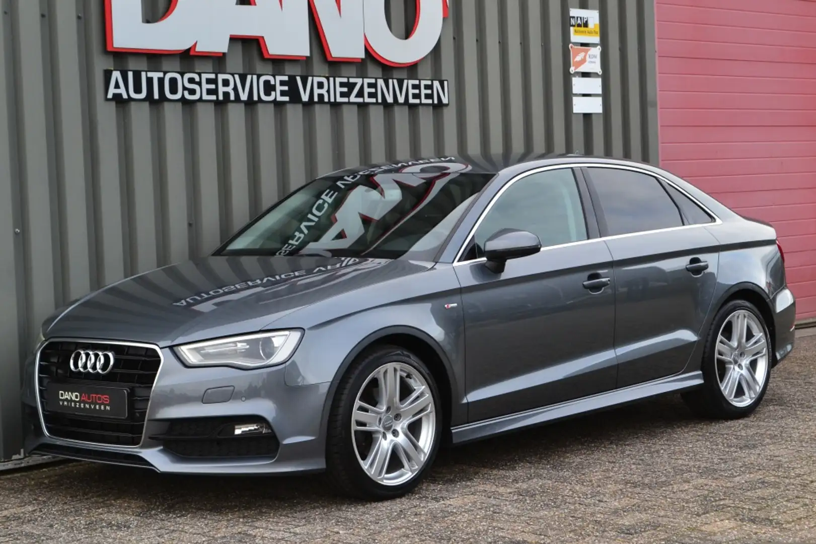 Audi A3 Limousine 1.4 TFSI 150 PK S-Line LED/Navi/Keyless/ Grijs - 1