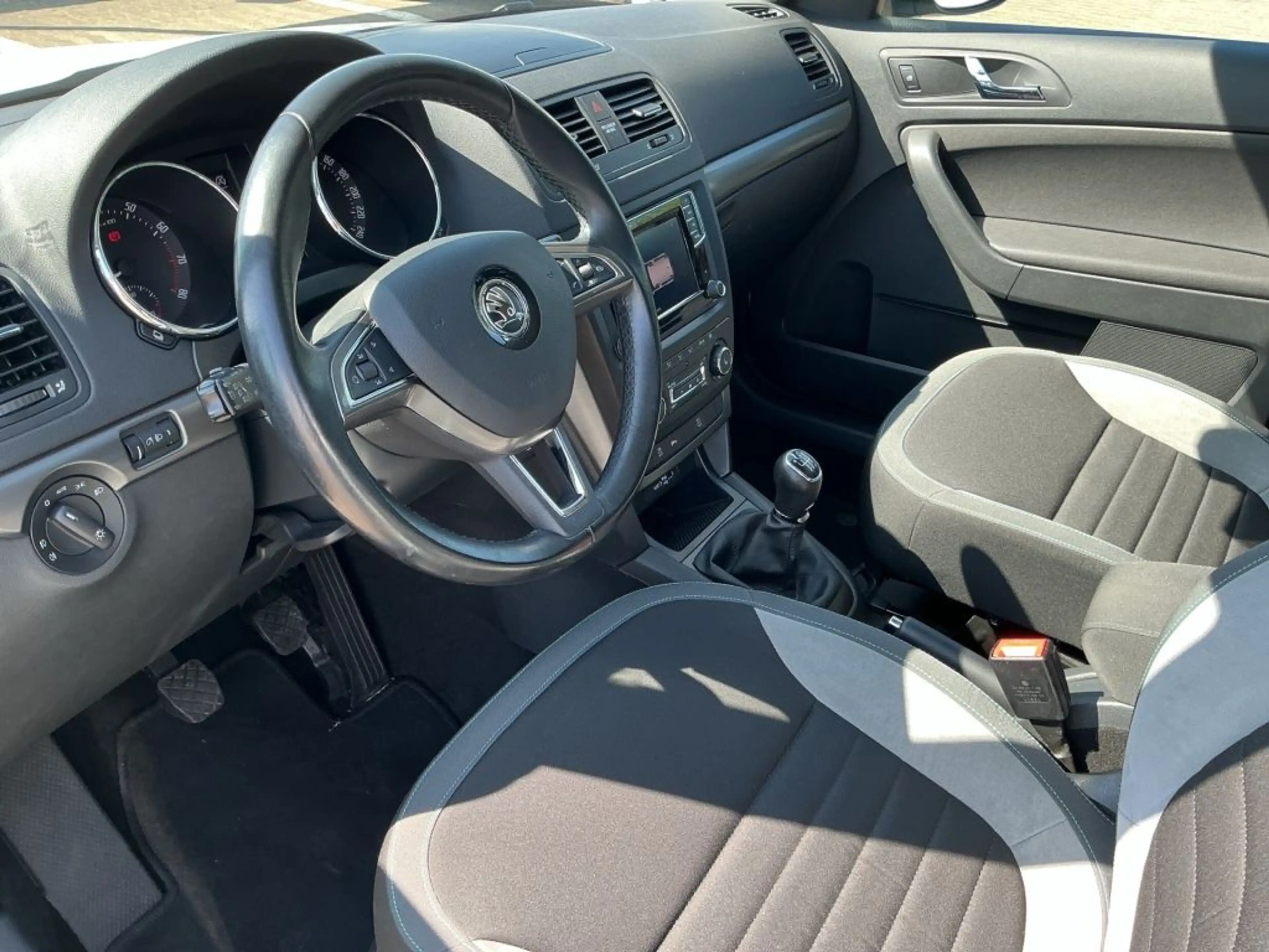 Skoda Yeti 1.2 TSI Joy — photo 15