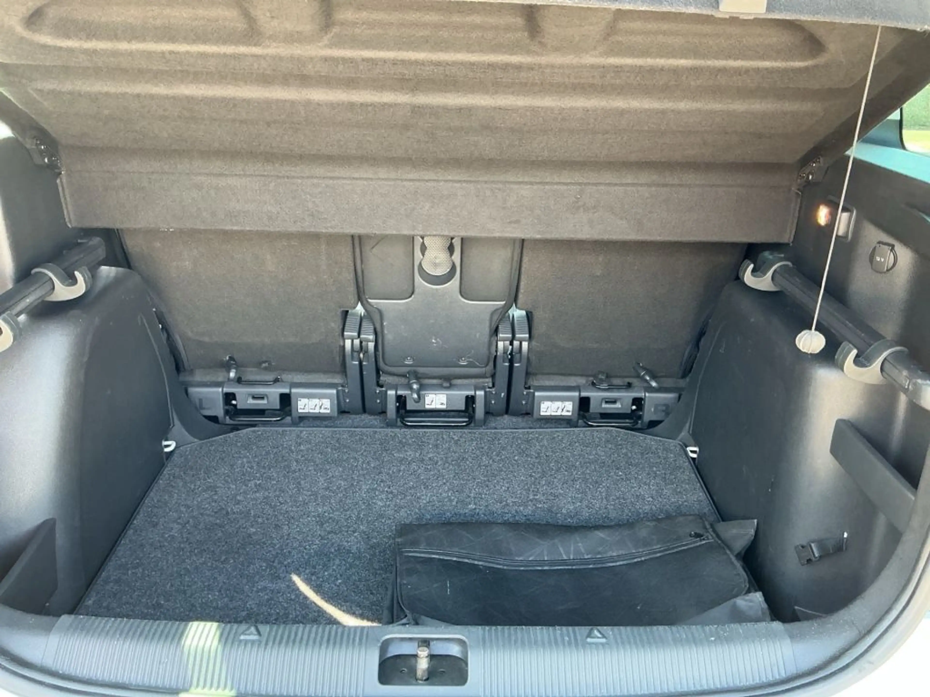 Skoda Yeti 1.2 TSI Joy — photo 12
