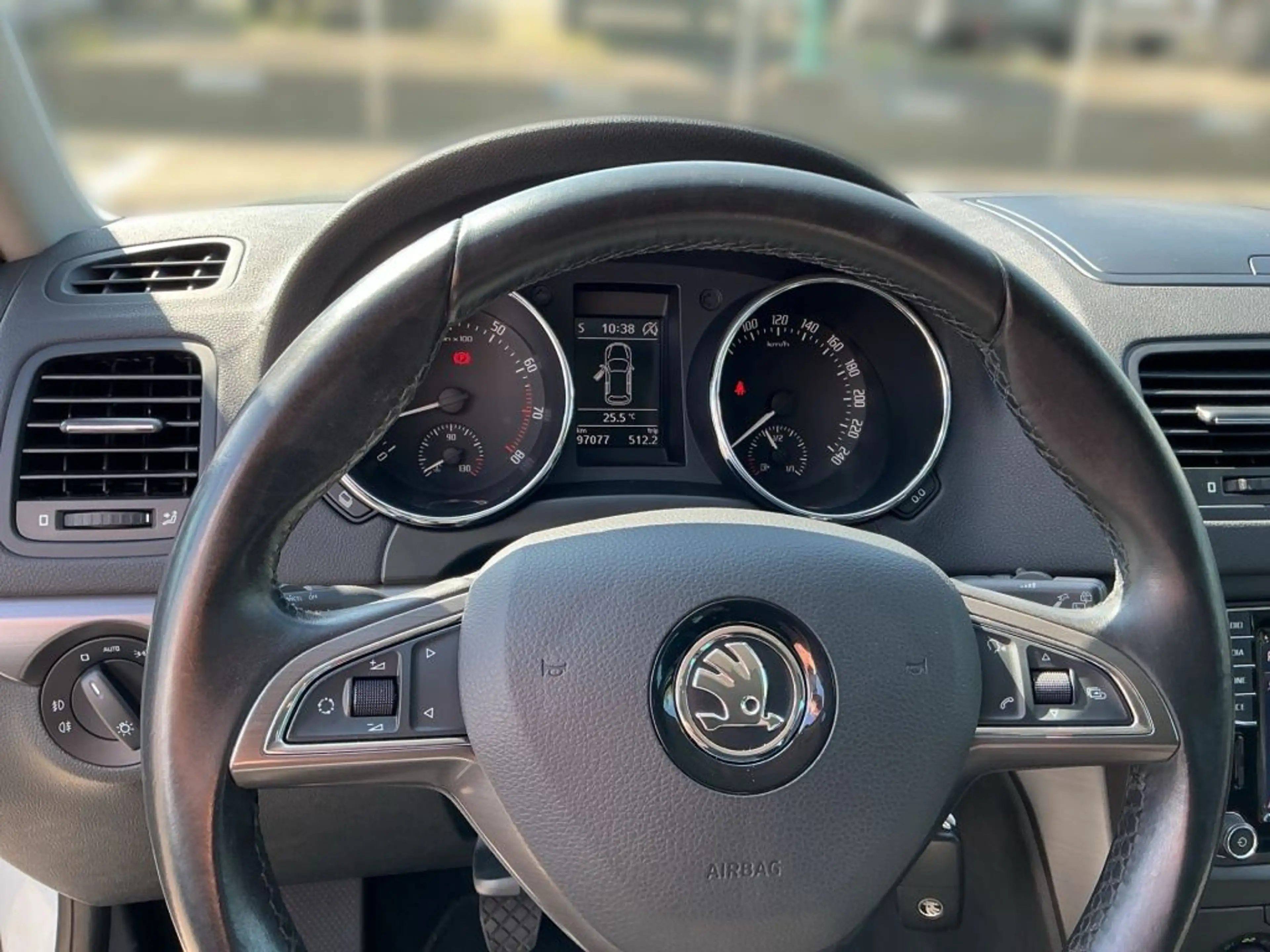 Skoda Yeti 1.2 TSI Joy — photo 8