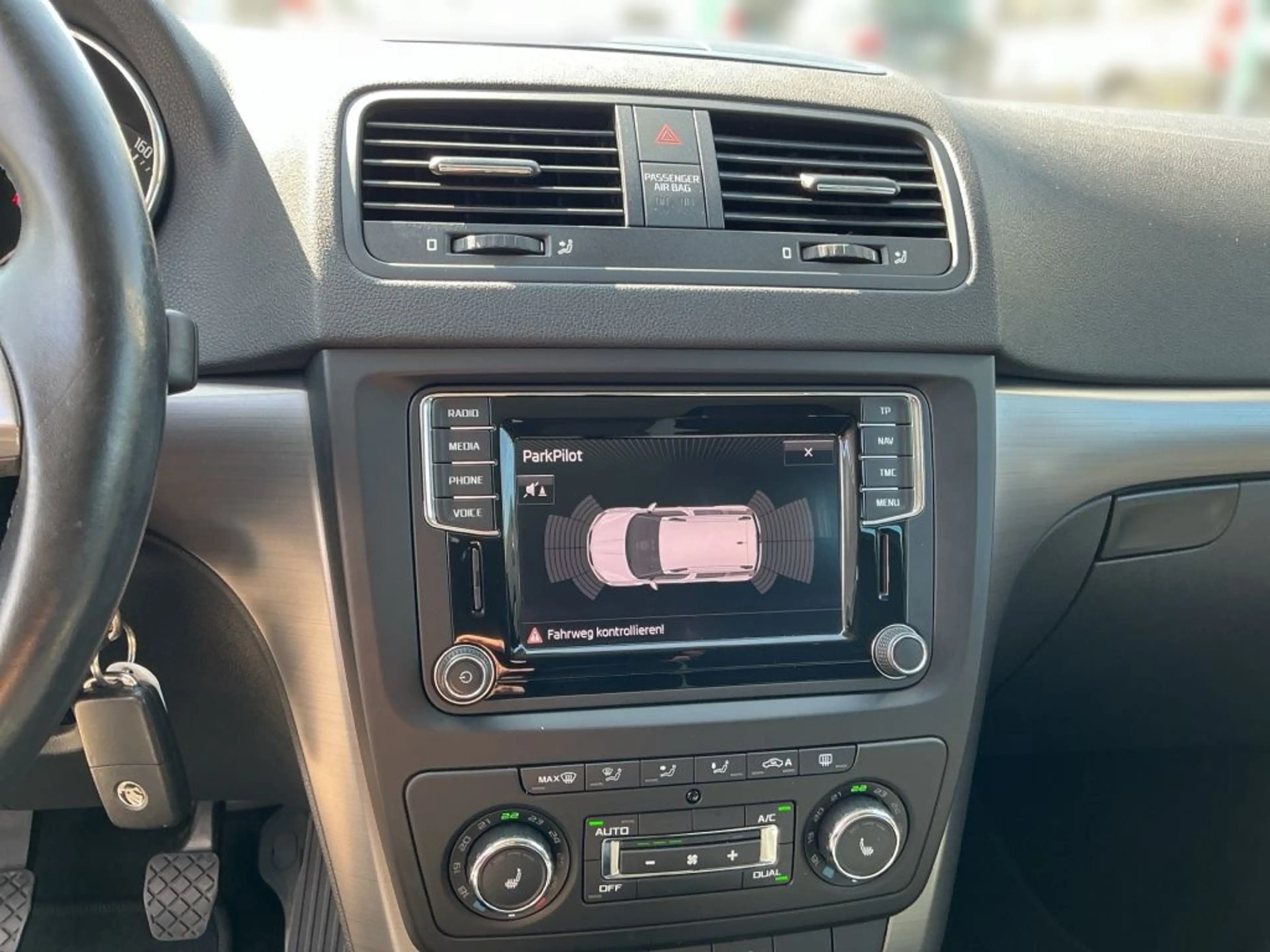 Skoda Yeti 1.2 TSI Joy — photo 9
