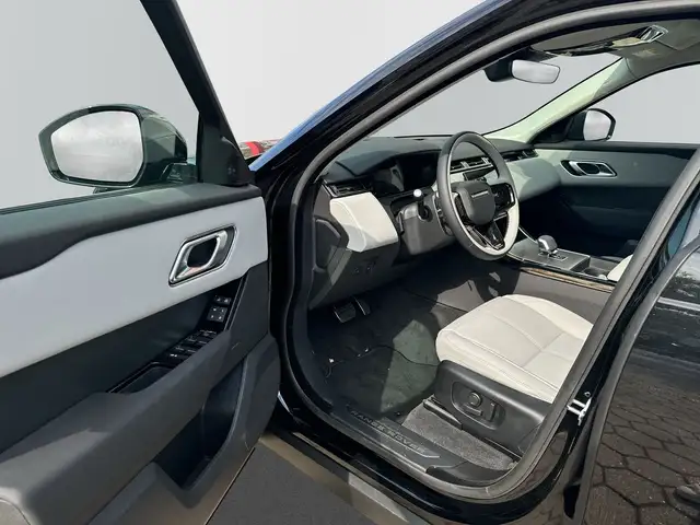 Land Rover Range Rover Velar view 8