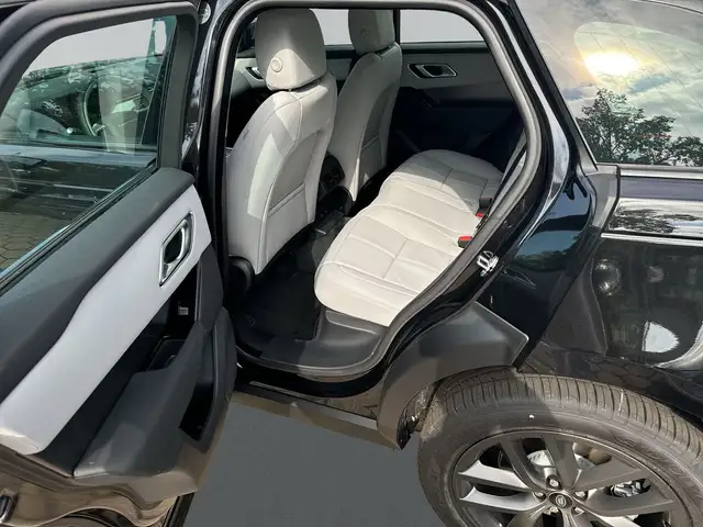 Land Rover Range Rover Velar view 10