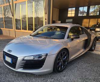 R8 Coupe 4.2 V8 quattro r-tronic