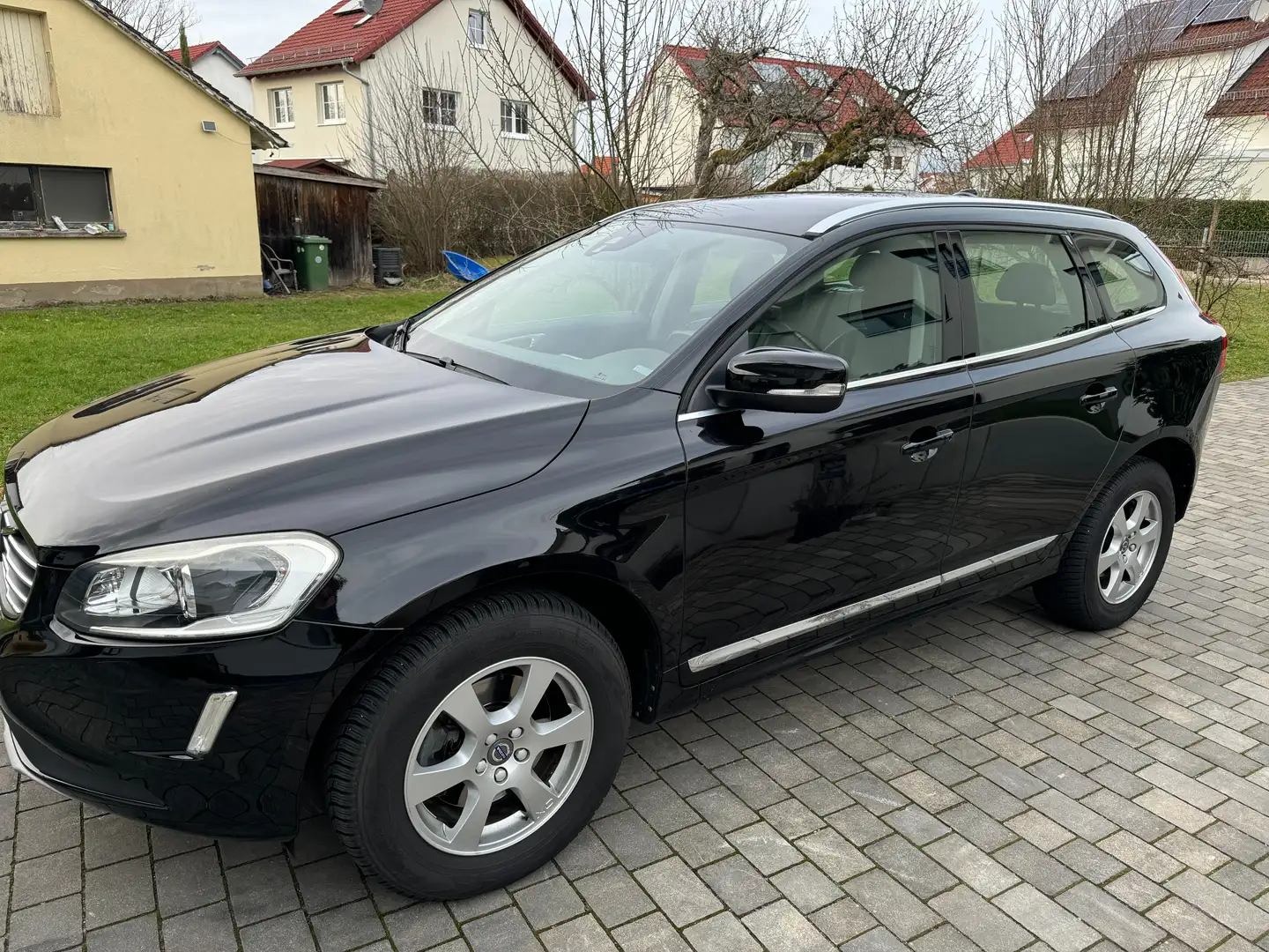 Volvo XC60 Summum 2WD  AHK Schwarz - 2