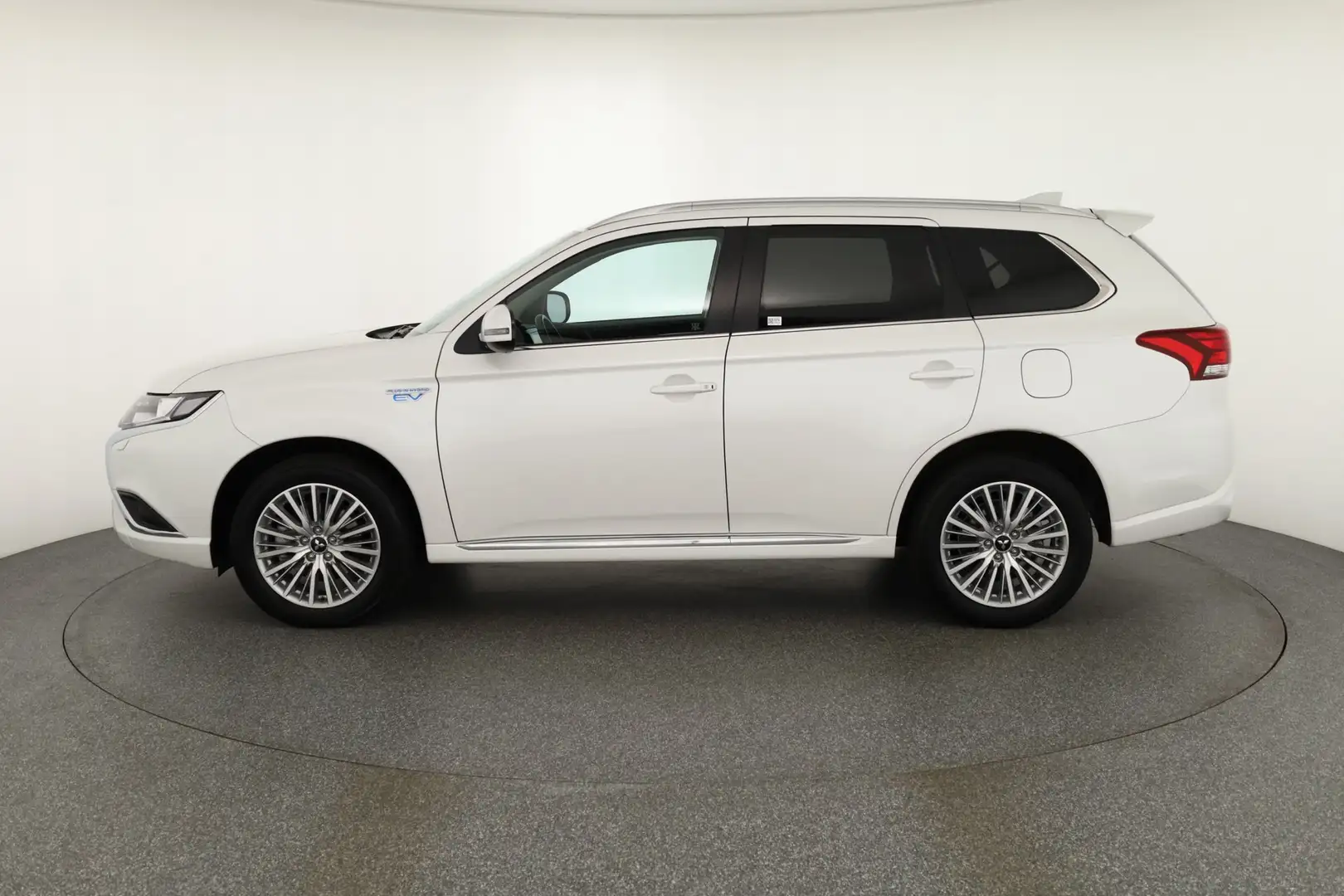 Mitsubishi Outlander 2.4Hybrid PHEV Basis 4WD Sitzheizung Blanc - 2