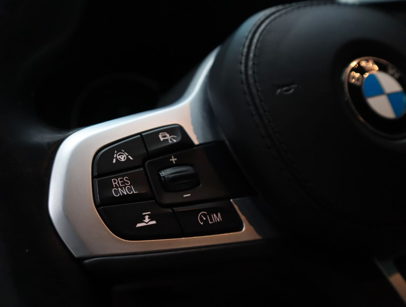 BMW 540 i xDrive Luxury Line Volleder Head Up 1 Hand — photo 13