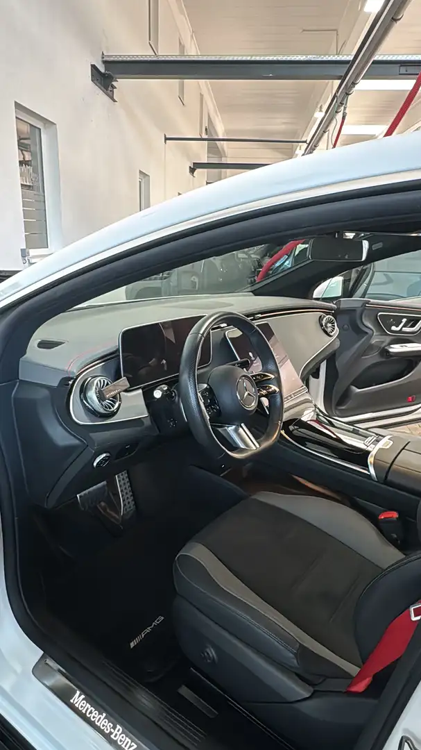 Mercedes-Benz EQE 300 EQE 300 AMG Line White - 2