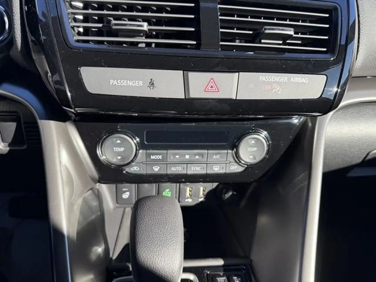 Mitsubishi Eclipse Cross снимка Mitsubishi Eclipse Cross