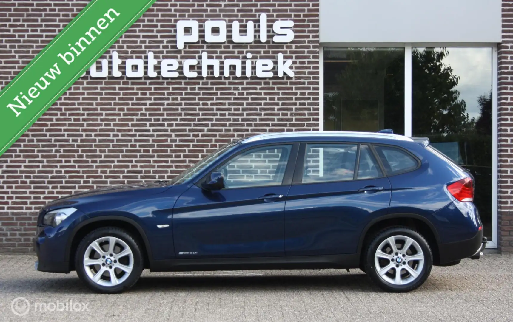 BMW X1 sDrive20i Bleu - 2