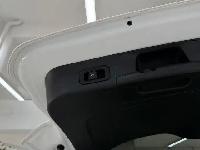 Mercedes-Benz GLB Class view 14