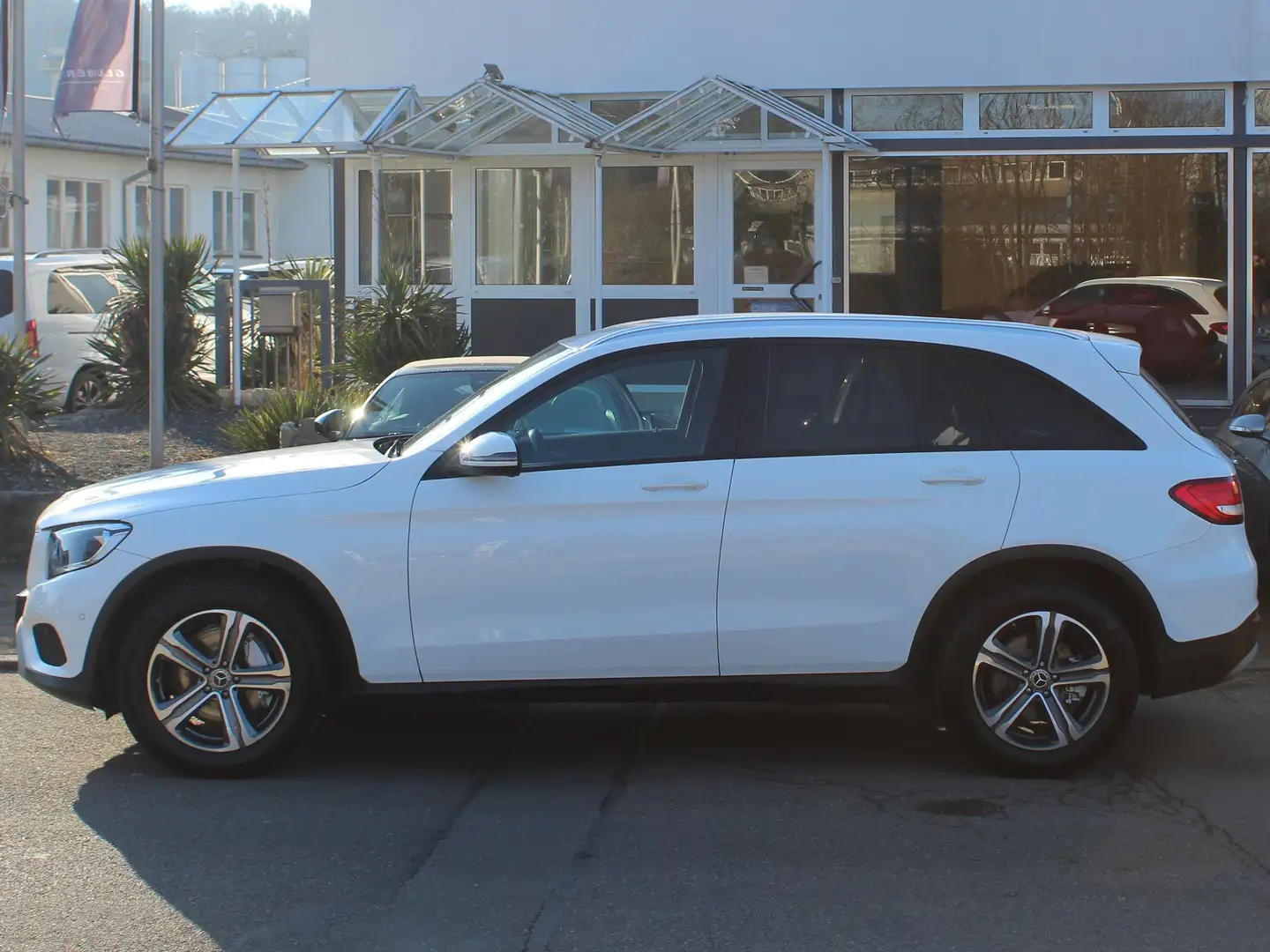 Mercedes-Benz GLC 220 GLC 220 d 4Matic,Schwenkbare.AHK,8fach Bereift Weiß - 1