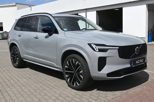 Volvo XC90 view 7