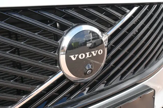 Volvo XC90 view 9