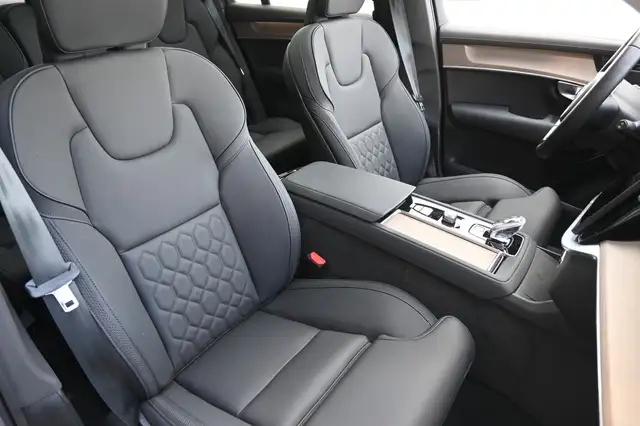 Volvo XC90 view 14