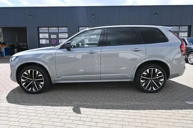 Volvo XC90 view 2