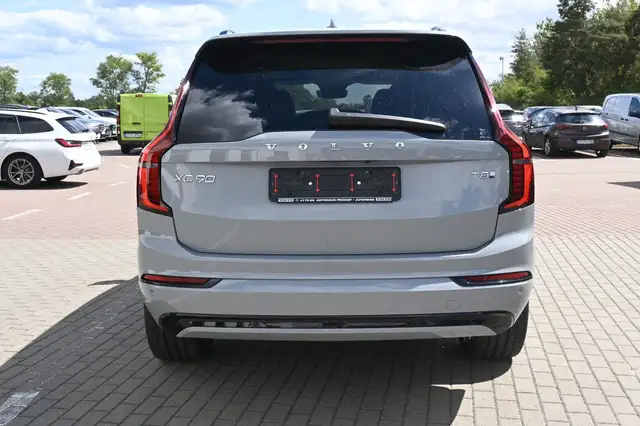 Volvo XC90 view 4