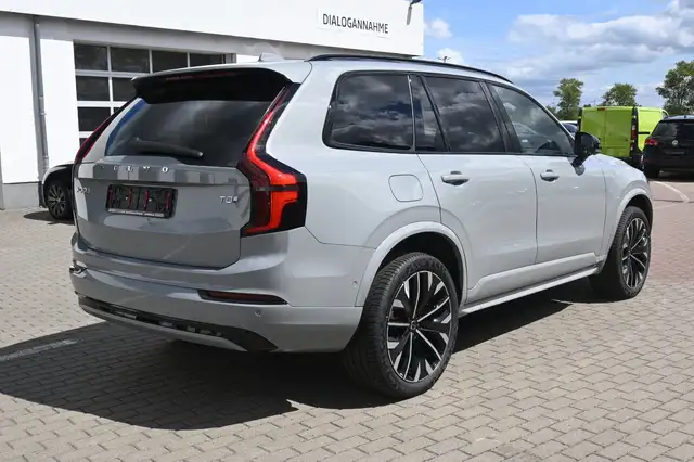 Volvo XC90 view 5