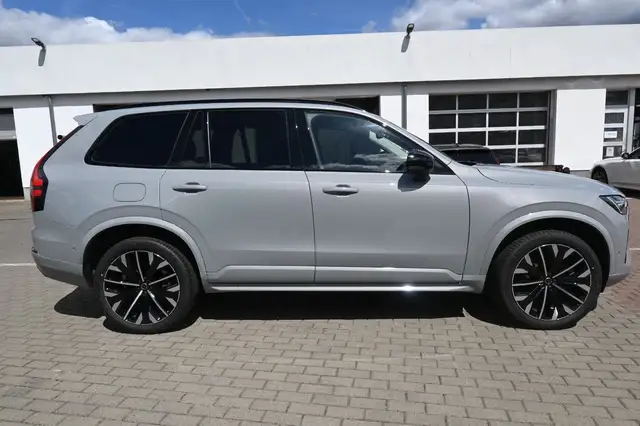 Volvo XC90 view 6