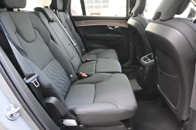 Volvo XC90 view 15
