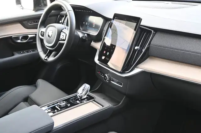 Volvo XC90 view 13