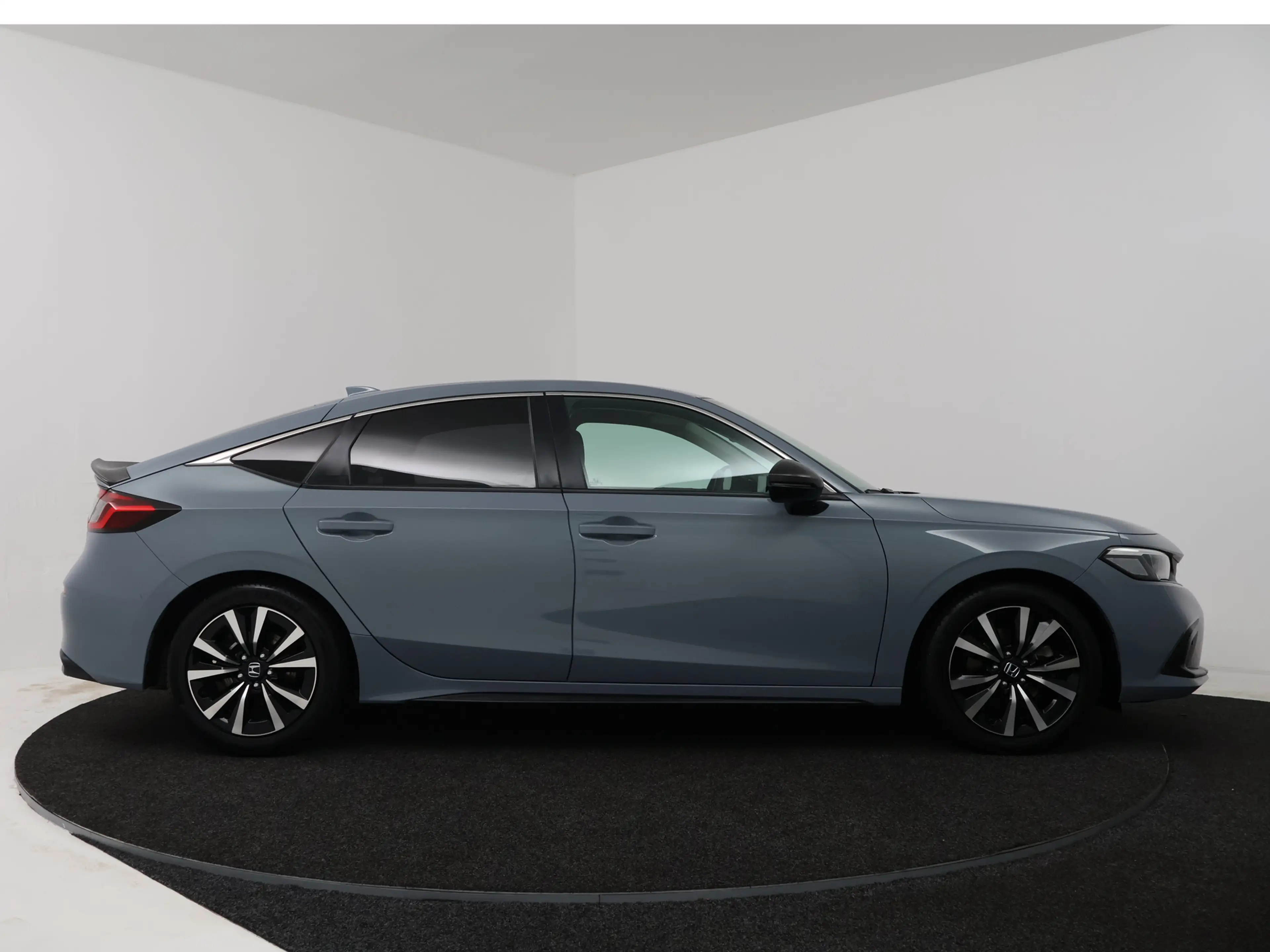 Honda Civic 2.0 e:HEV Elegance — photo 14