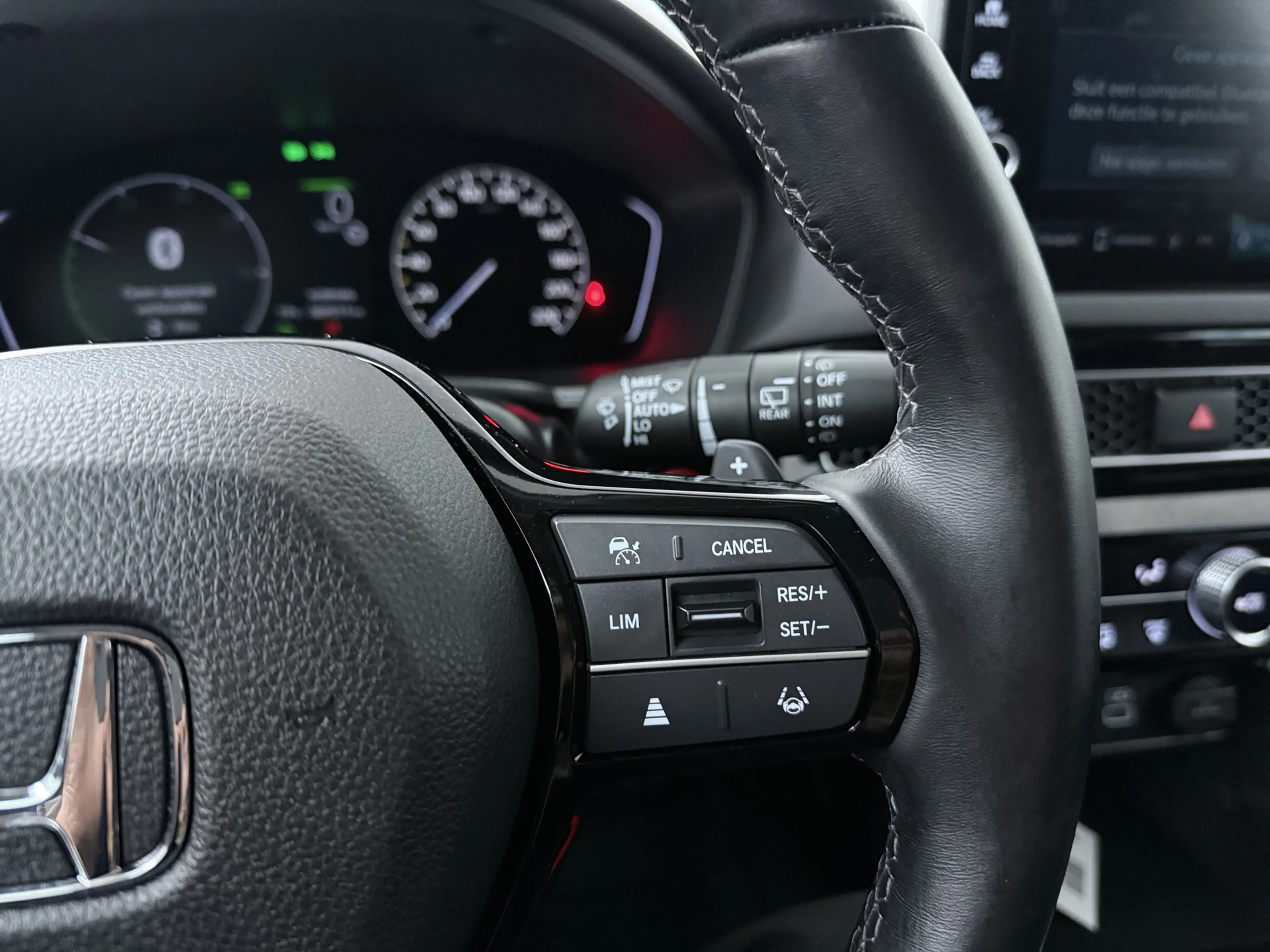 Honda Civic 2.0 e:HEV Elegance — photo 11