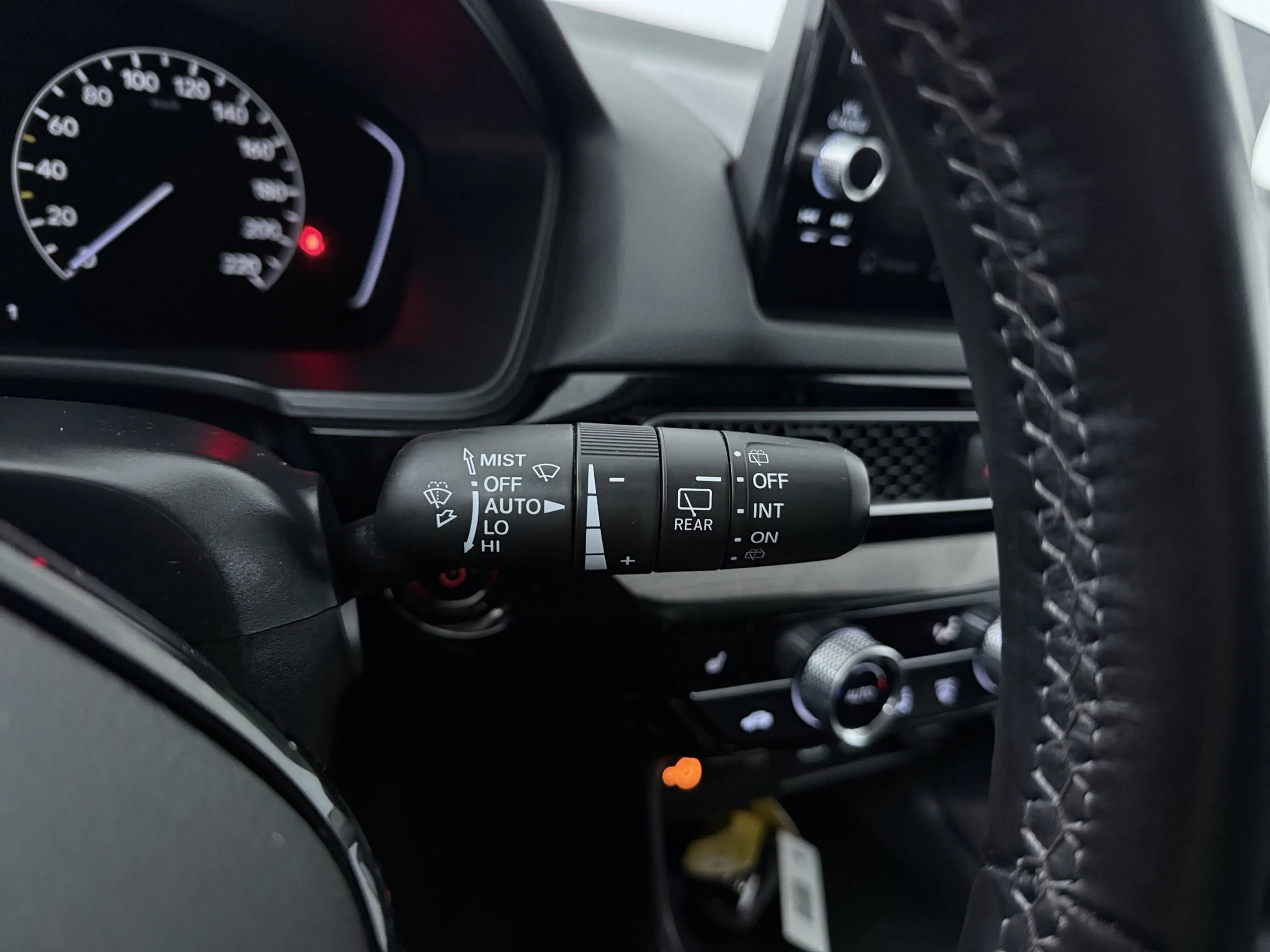 Honda Civic 2.0 e:HEV Elegance — photo 9