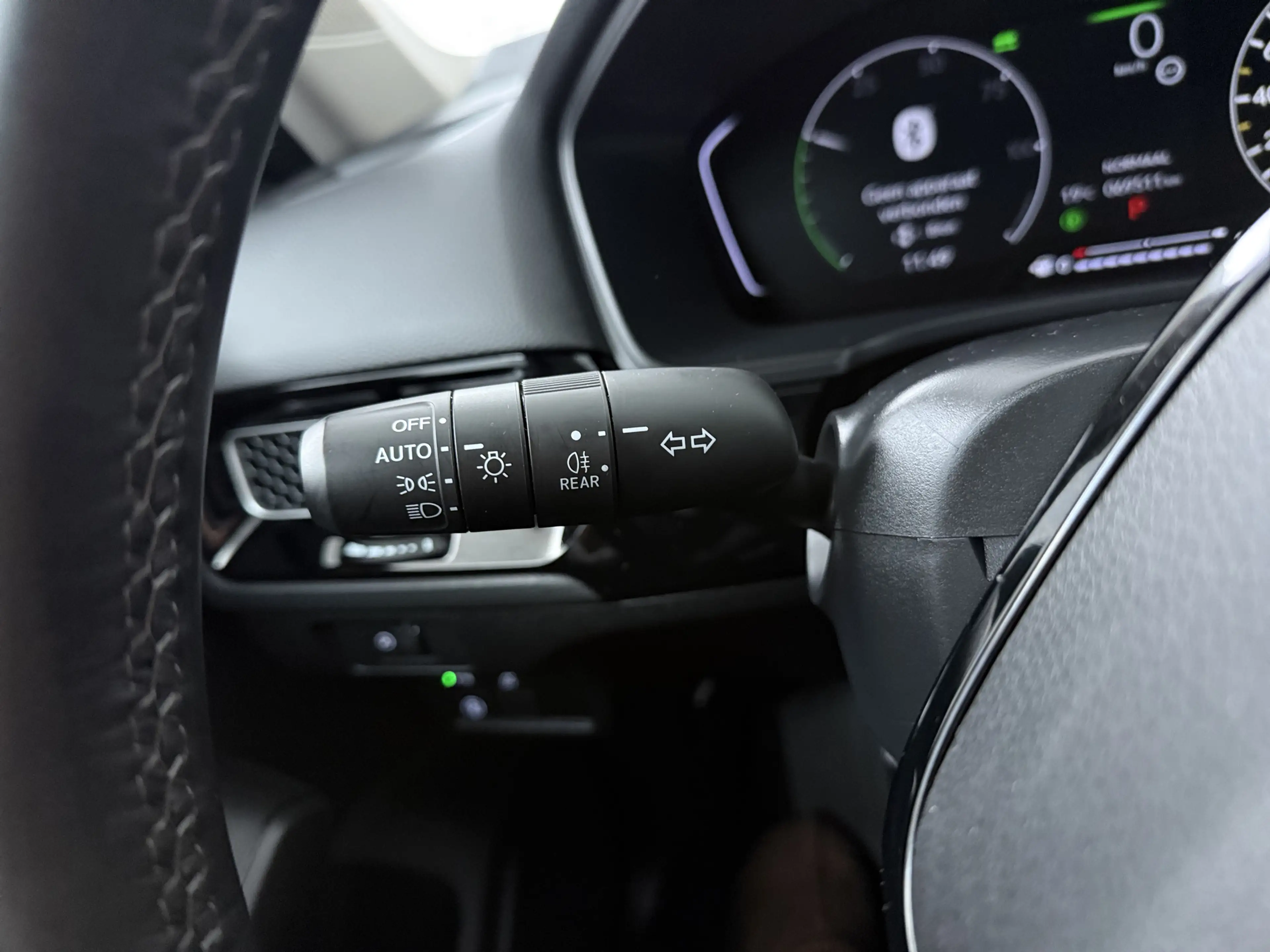 Honda Civic 2.0 e:HEV Elegance — photo 8