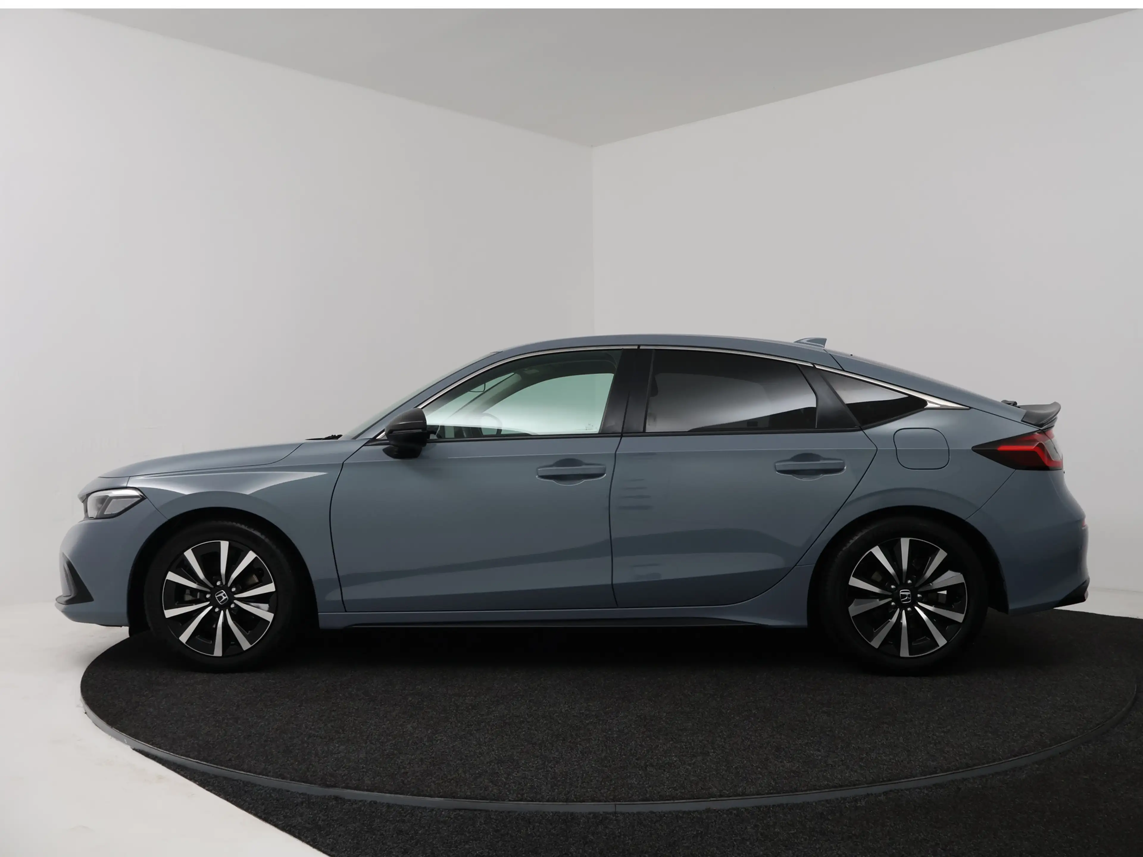 Honda Civic 2.0 e:HEV Elegance — photo 3