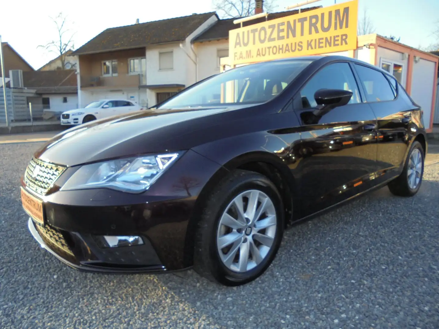 SEAT Leon Style Klima*EPH*Sitzh*Bluet*USB*Garantie Fialová - 1