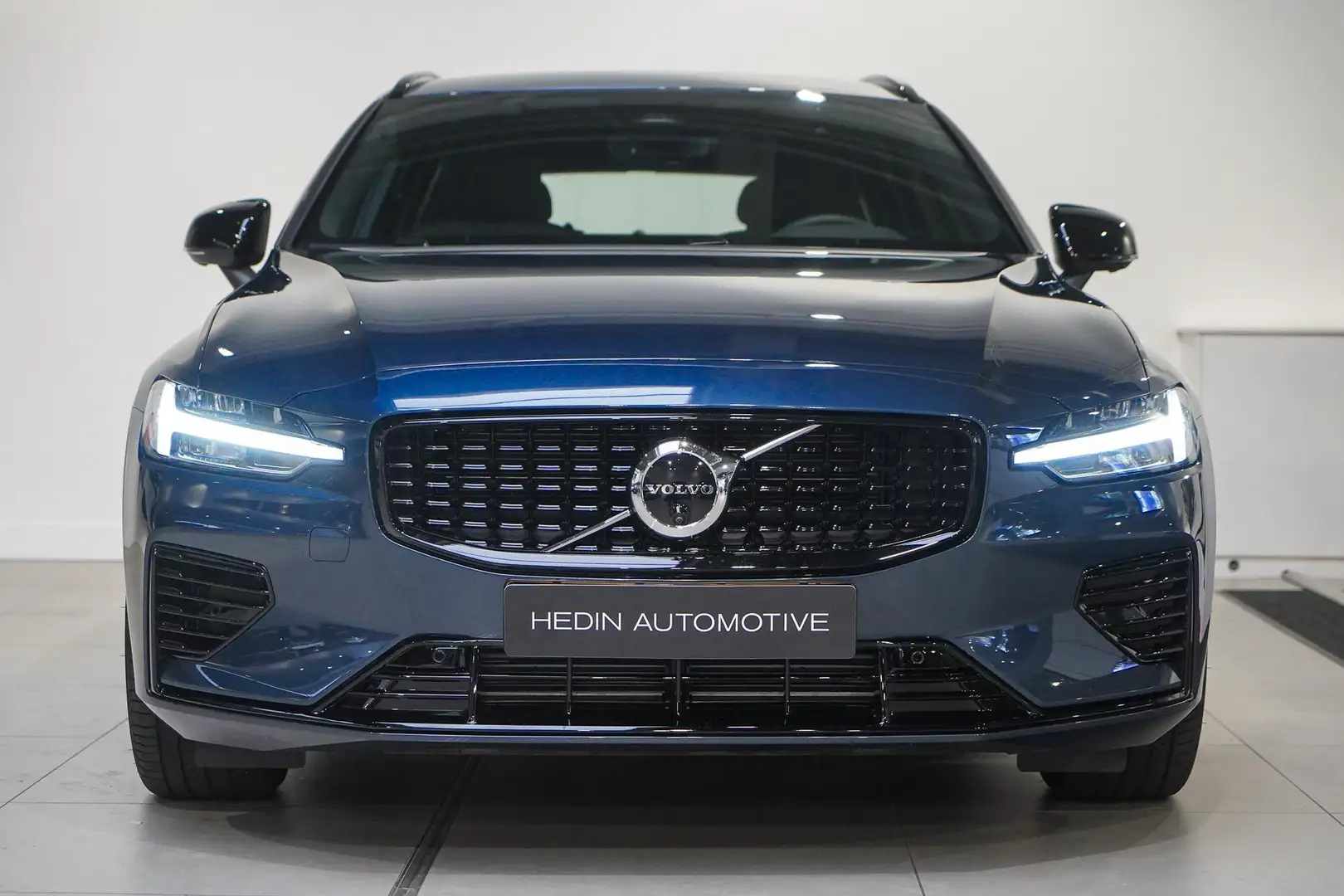Volvo V60 T6 Plug-in hybrid AWD Plus Dark | Trekhaak | Elekt Blauw - 2