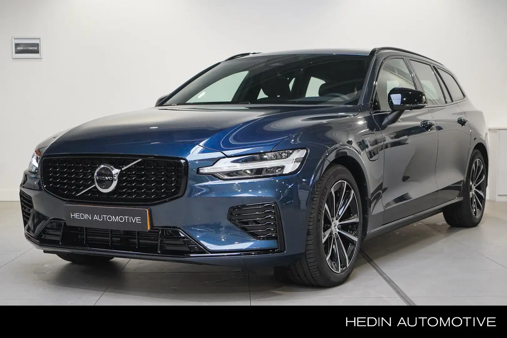 Volvo V60 T6 Plug-in hybrid AWD Plus Dark | Trekhaak | Elekt Blauw - 1