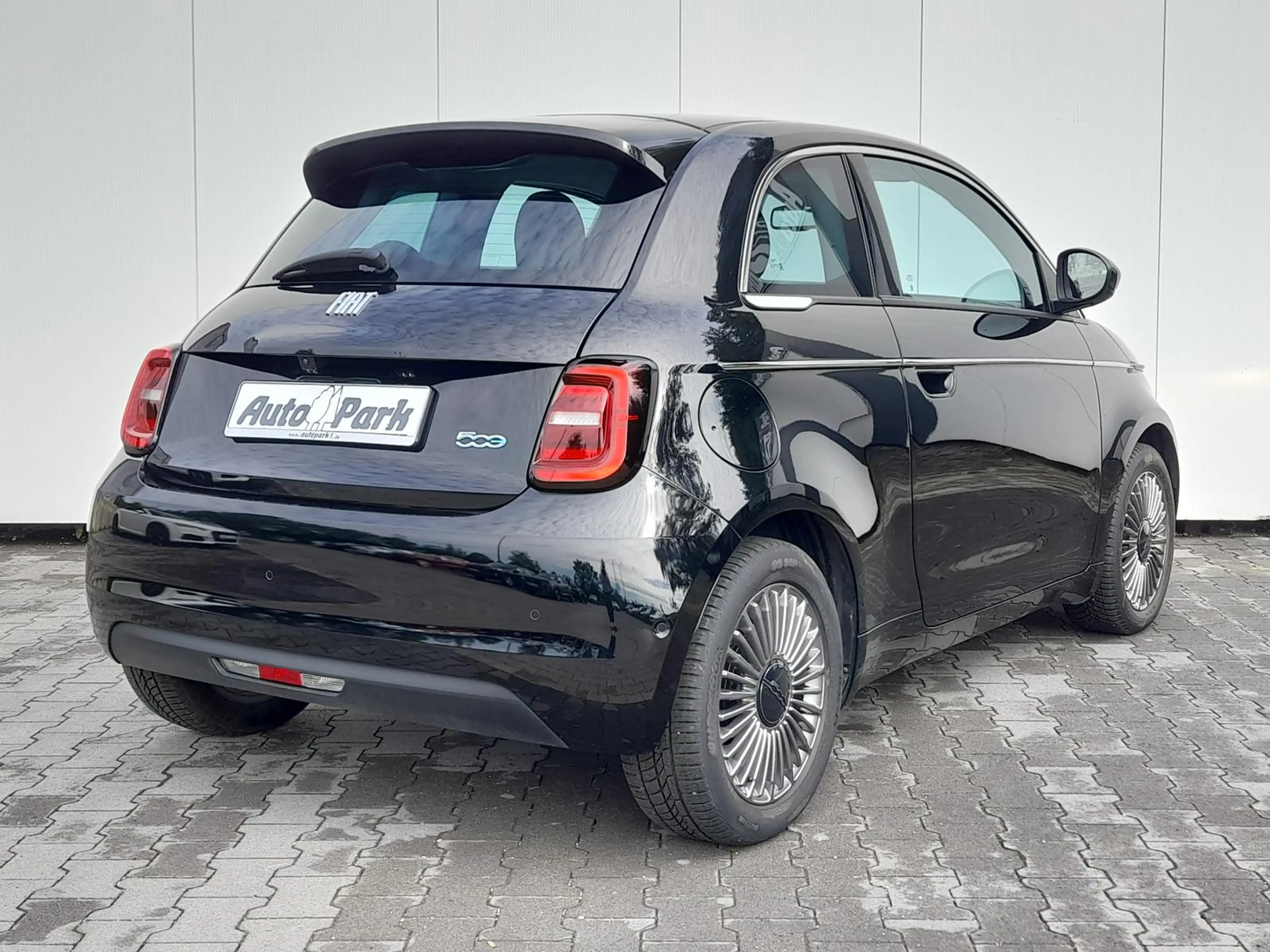 Fiat 500e 500 e NAVI/APP~SHZ~RFK~ALU~DAB~2xPDC~KLIMAAUTO — photo 2